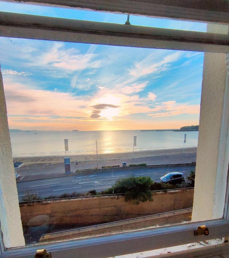 Sunrise View - Beachfront Apartment, Weymouth Bagian luar foto