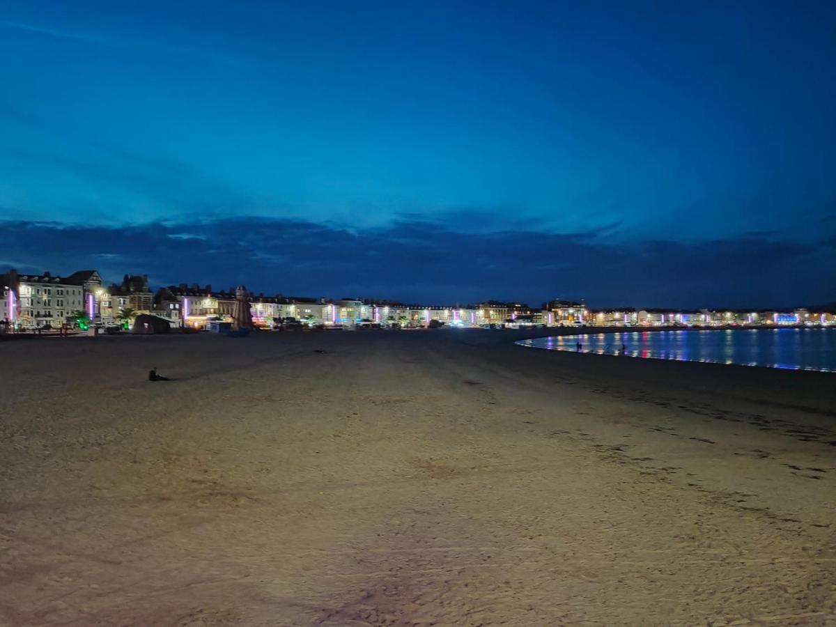 Sunrise View - Beachfront Apartment, Weymouth Bagian luar foto